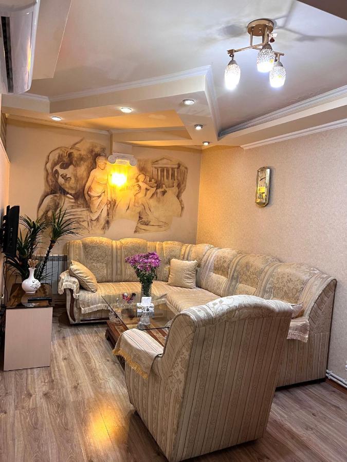 Apartment In The Centre Of Yerevan For Rent Exteriör bild