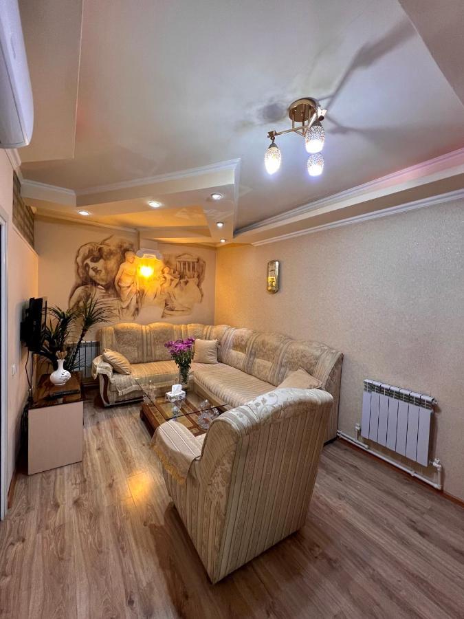 Apartment In The Centre Of Yerevan For Rent Exteriör bild